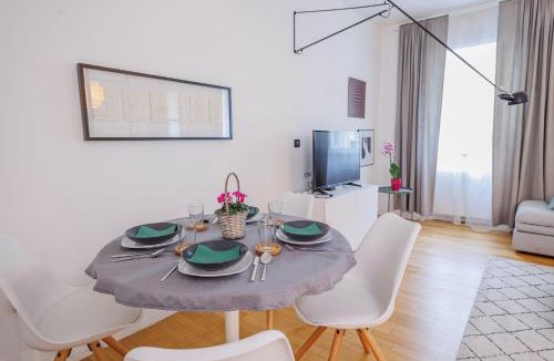 Donji Grad Apartment | Endless Chanson