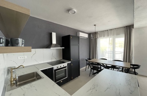 Zavala House | Exclusive 3-bedroom Seafront Suite with jacuzzi
