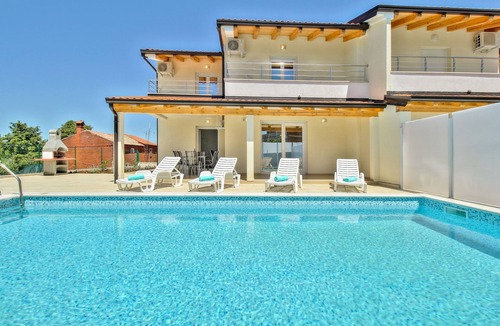Plovanija Villa | Exclusive 4-star Villa Mare - WLAN - Pool - Grill