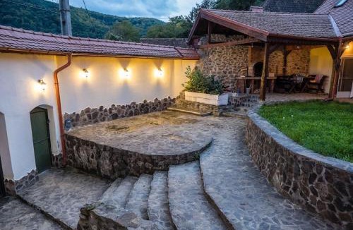 Saliste House | Fântânele Vacation Home, Charming Rustic Home