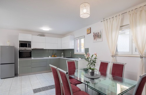 Celina House | für 12 Personen in Stanići, Dalmatien (Mitteldal by Interhome