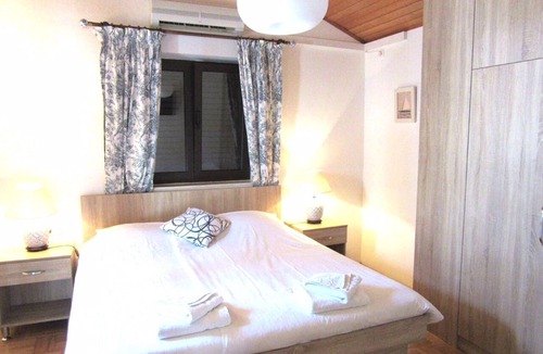 Cove Basina (Jelsa) Apartment | Family apartment for 4 people in a prime location, right on the beach