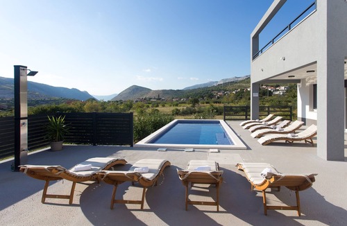 Srinjine House | Family friendly house with a swimming pool Srinjine, Split (K-23770)