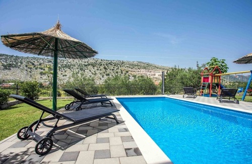 Srinjine House | Family friendly house with a swimming pool Srinjine, Split (K-23950)