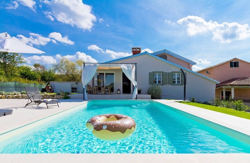 Brkac House | Family - friendly house with pool near Motovun