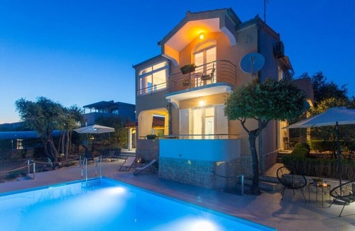 Sevid House | Family friendly house with the pool in Sevid