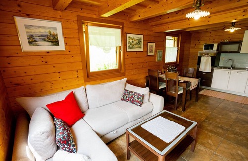 Lasko Apartment | Family-Friendly Retreat In Untouched Nature,10 Minutes from Three Water Parks.