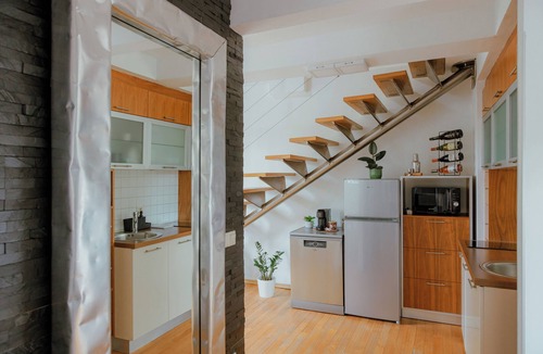 Ljubljana Old Town Apartment | Family suite in old city with free parking, BRIDGE APARTMENTS