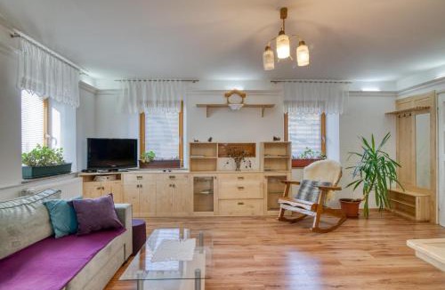 Vransko House | Farmhouse Blackberry Pool & Wellness- Happy Rentals