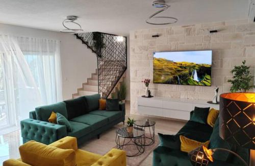 Dicmo Villa | Five Bedroom Villa with Private Pool