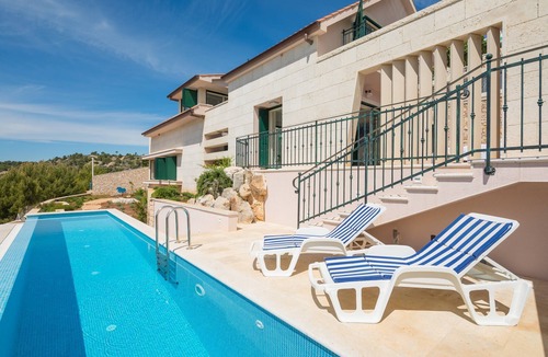 Bobovisca Villa | Five Stars Beachfront Villa with Heated Infinity Pool, Jacuzzi, Charming Sunsets