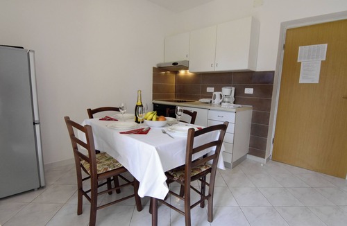 Valica Apartment | Flat with pool close to Kanegra Beach