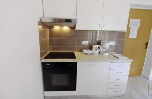Valica Apartment | Flat with pool close to Kanegra Beach