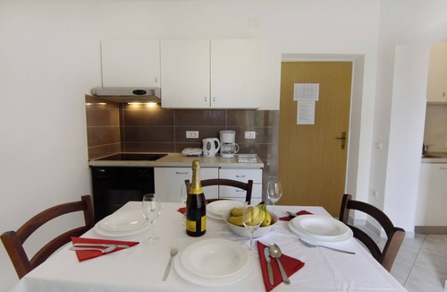 Valica Apartment | Flat with pool close to Kanegra Beach