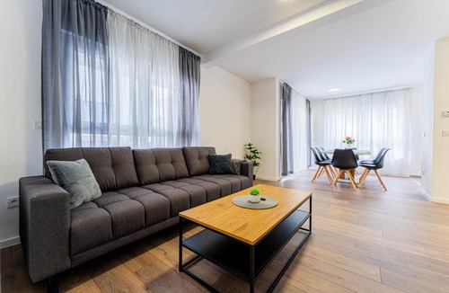 Velika Gorica Apartment | Flex SelfCheckIns 98 - Zagreb - 2 Bedrooms - Parking - Loggia