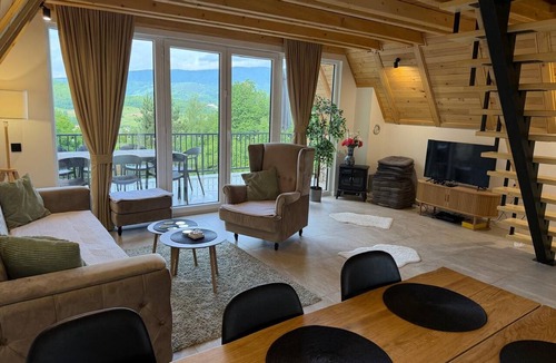 Resnik Cottage | Forest Hillside Cabin in Tarcin