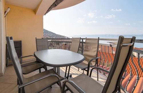Klenovica Apartment | Four-bedroom apartment with terrace and sea view Klenovica, Novi Vinodolski (A-20556-a)