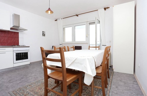 Duce Apartment | Four-bedroom apartment with terrace and sea view Duće, Omiš (A-2829-a)