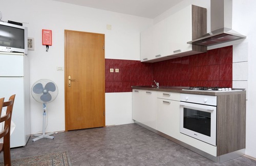 Duce Apartment | Four-bedroom apartment with terrace and sea view Duće, Omiš (A-2829-a)