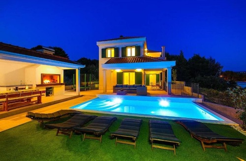 Primosten Villa | Four Bedroom Luxury Villa
