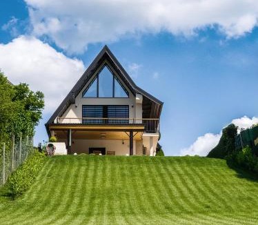 Lopatinec House | Franc Holiday House With a Spacious Terrace, Hot Tub And Sauna