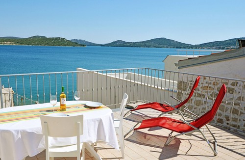 Betina House | Frantoio House. Charming stone house in front of the dock