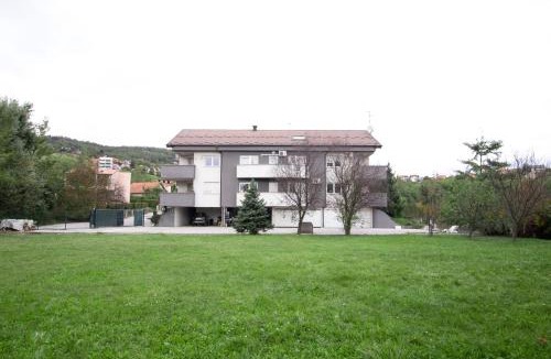 Zagreb Apartment | Garden View Home - Two FREE garages and 1800 m2 private Garden-Park-Sport area