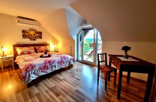 Radovljica Apartment | GARTNAR HOME -Hiška s pridihom domačnosti in pogledom na hribe.