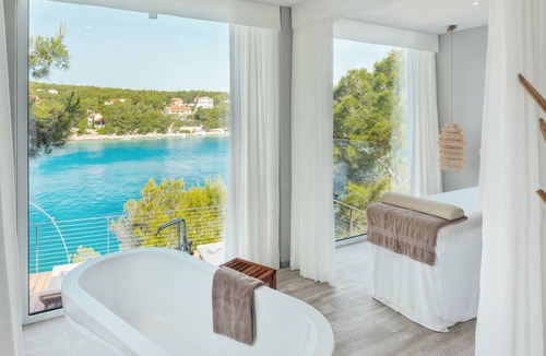 Cove Osibova (Milna) Hotel | Gava Waterman Milna Resort