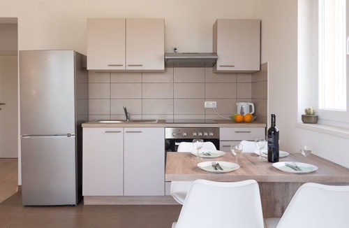 Dobropoljana Apartment | Gemütliche Ferienwohnung Prizemlje by Interhome