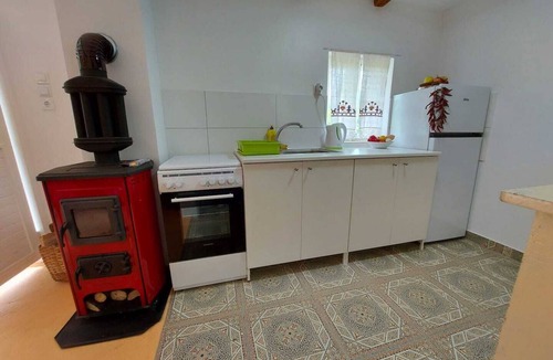 Sisak-Moslavina House | Get away from stress and enjoy peace in a wooden house surrounded by nature.