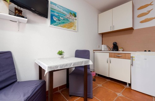 Karlobag Apartment | Gorgeous apartment in Karlobag with WiFi