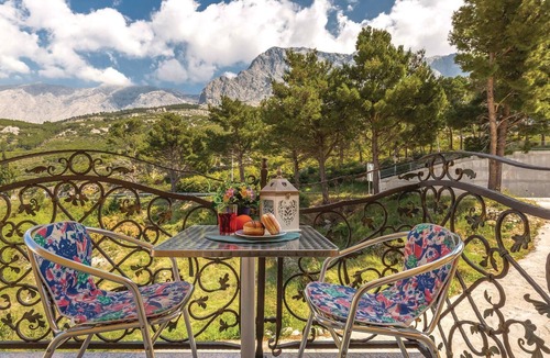 Bratus Apartment | Gorgeous apartment in Krvavica