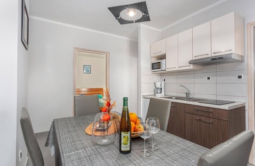 Krk Apartment | Gorgeous apartment in Pinezici with WiFi