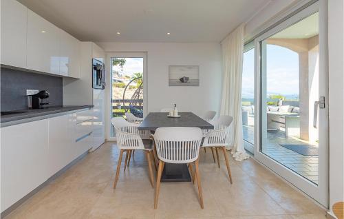 Ravni Apartment | Gorgeous Apartment In Labin With Wifi