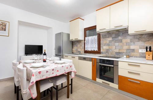 Malinska-Dubasnica Apartment | Gorgeous apartment in Malinska