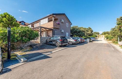 Kolan Apartment | Gorgeous apartment in Mandre with WiFi