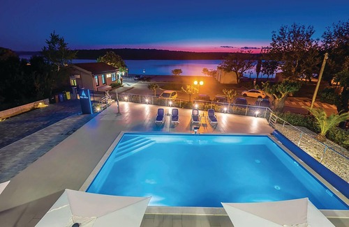Punat Apartment | Gorgeous apartment in Punat with WiFi