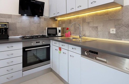 Stinica Apartment | Gorgeous apartment in Stinica with WiFi