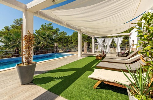 Vir Apartment | Gorgeous apartment in Vir with WiFi