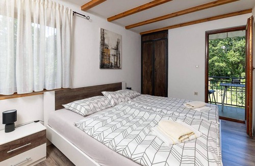 Grizane House | Gorgeous home in Grizane-Belgrad