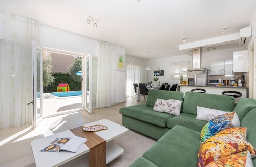 Kastel Stafilic House | Gorgeous home in Kastel Stafilic