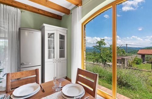 Buzet House | Gorgeous home in Buzet with WiFi
