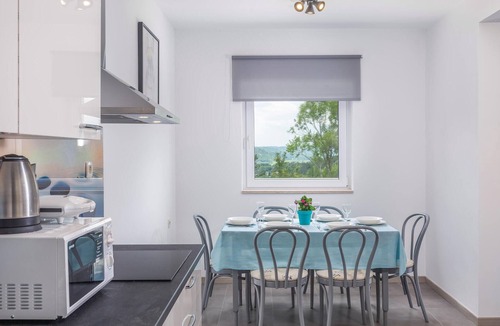 Cerovlje House | Gorgeous home in Cerovlje with kitchen