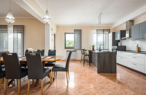 Skropeti House | Gorgeous home in Karojba