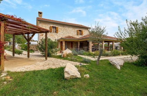 Kras House | Gorgeous home in Kras
