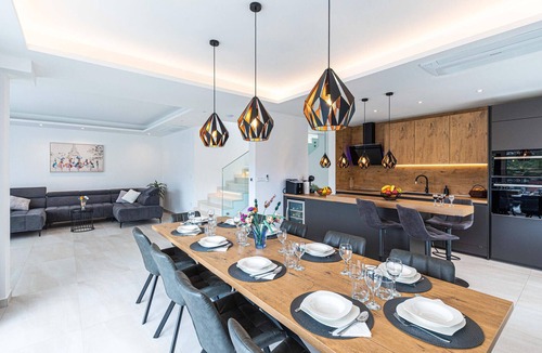 Marina House | Gorgeous home in Marina