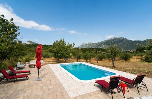 Kucice House | Gorgeous home in Omis