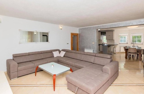 Knezovici House | Gorgeous home in Postranje