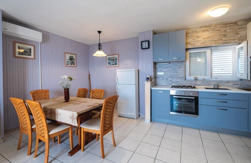 Prigradica House | Gorgeous home in Prigradica with WiFi